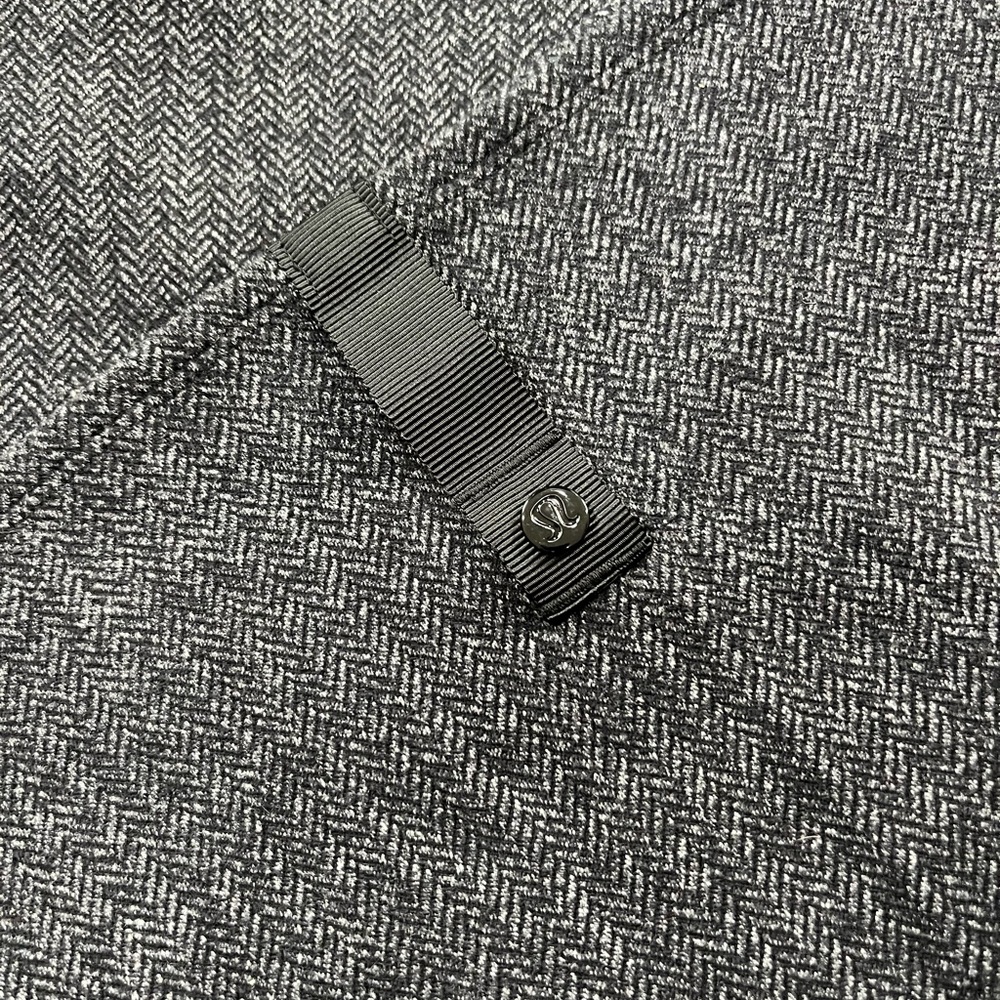 Lululemon Gray Herringbone Vinyasa Scarf